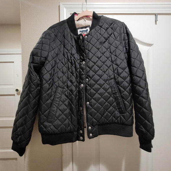 Levi’s Women’s Quilted Bomber Jacket with Sherpa Lining  Black Size L Like New - Picture 1 of 11